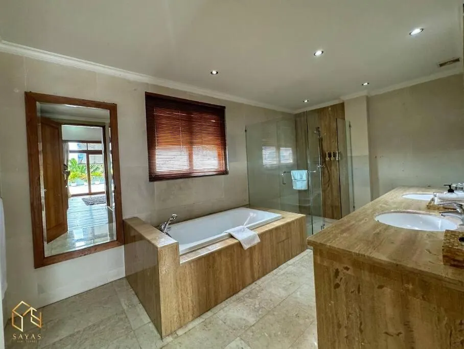 Party Size 4 Bedroom Villa Kerobokan Seminyak  Indonesia