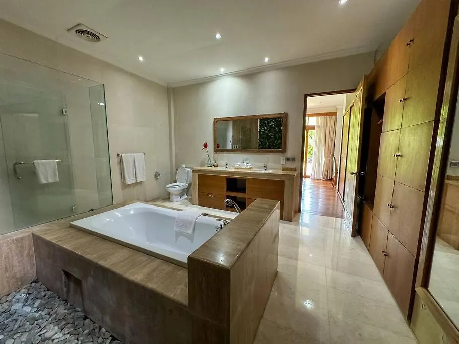 Party Size 4 Bedroom Villa Kerobokan Seminyak