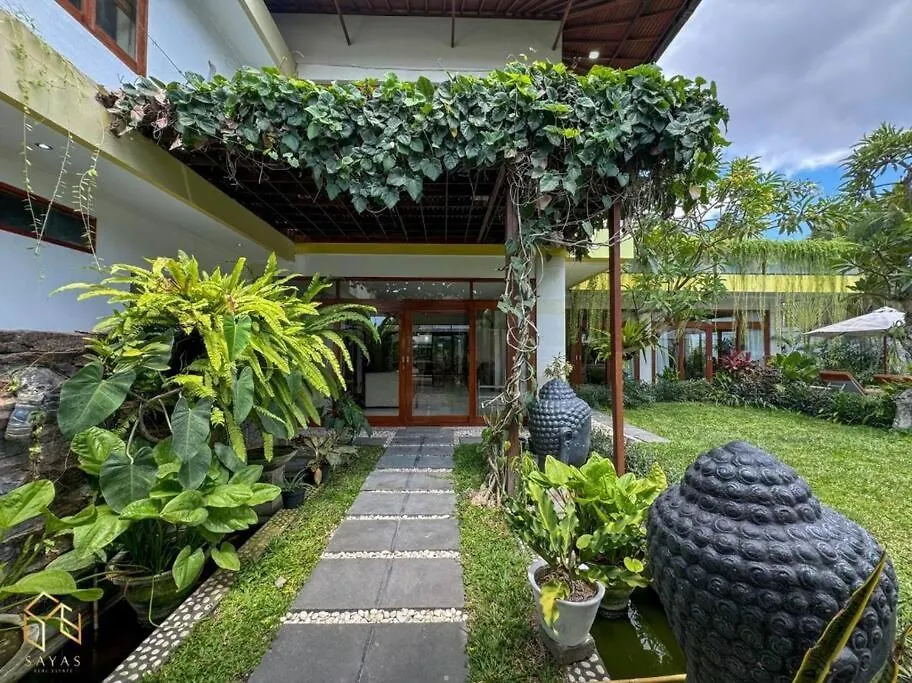 Party Size 4 Bedroom Villa Kerobokan Seminyak  Seminyak (Bali)