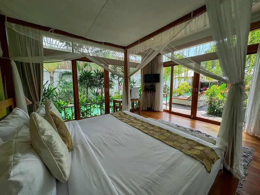 Party Size 4 Bedroom Villa Kerobokan Seminyak  Seminyak (Bali)